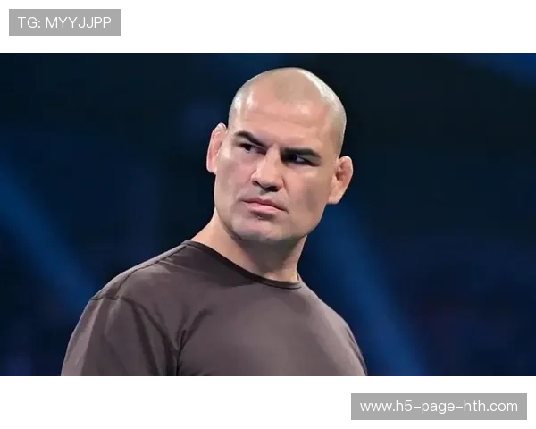 UFC传奇的“酷”与“装腔”？戴墨镜上台引发热议背后的真相