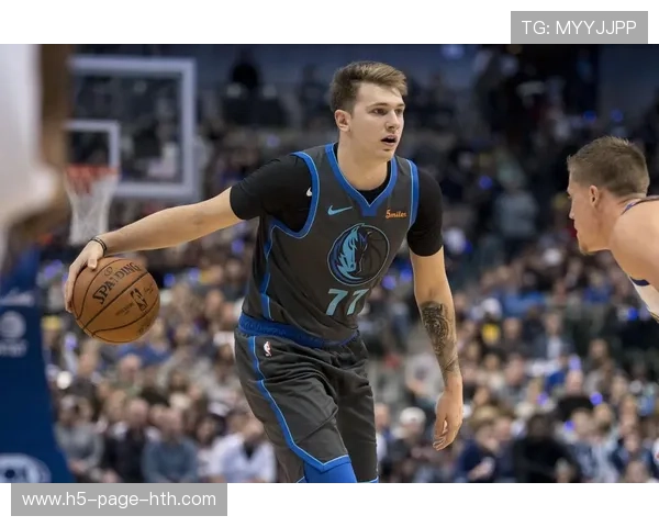 东契奇示范级突破上篮,独行侠保持领先 东契奇示范级突破上篮,独行侠保持领先