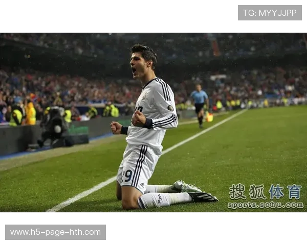 皇马快速反击中锋门前补射形成致命一击，展现王者之风！